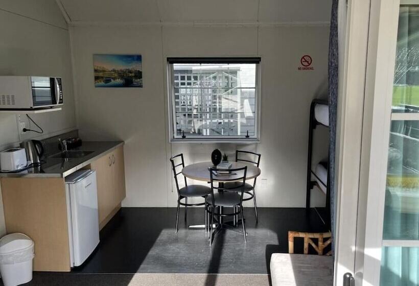 Hampshire Holiday Parks   Arrowtown