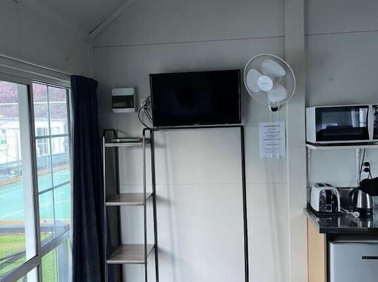 Hampshire Holiday Parks   Arrowtown