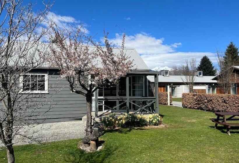 Hampshire Holiday Parks   Arrowtown