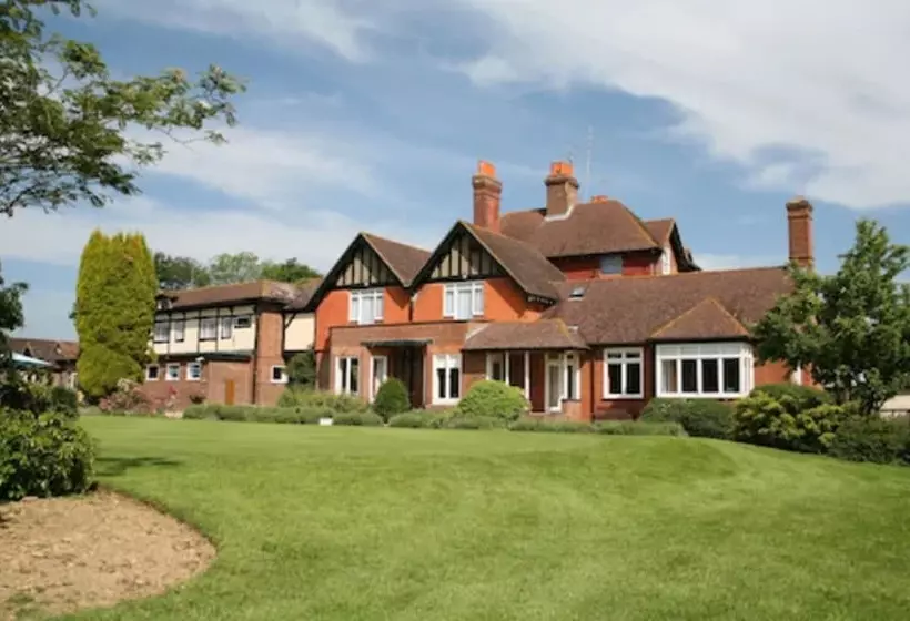 فندق Gatton Manor & Country Club