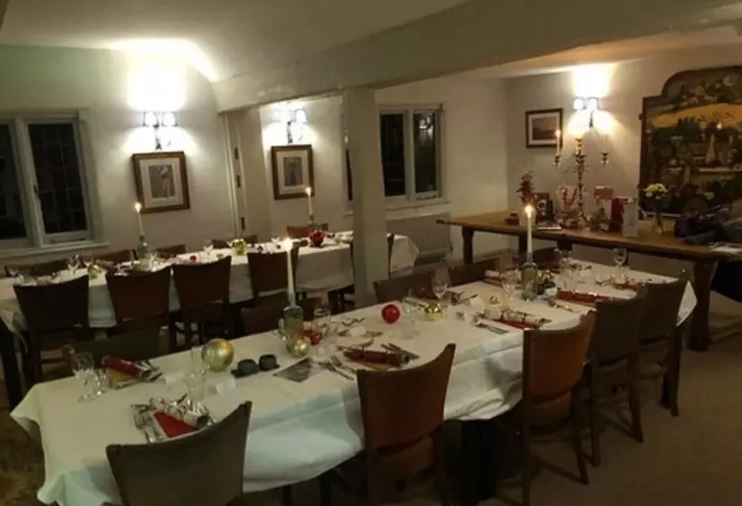 فندق Gatton Manor & Country Club