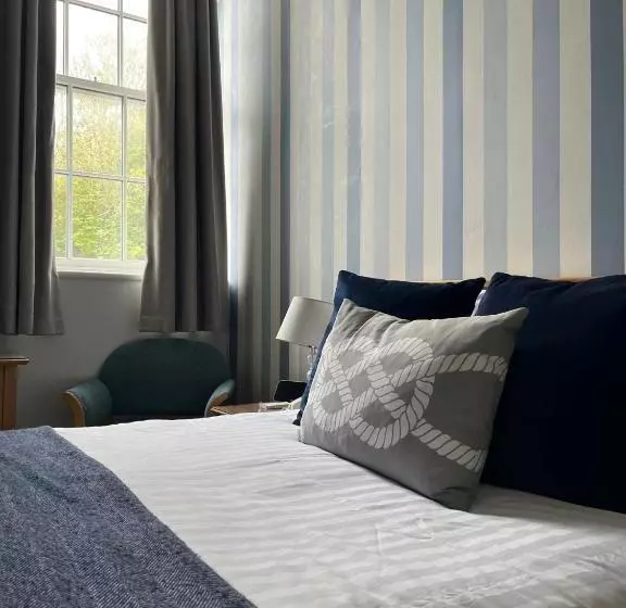 Отель Berry Head