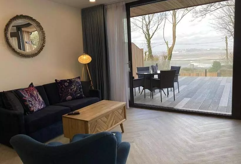 Отель Berry Head