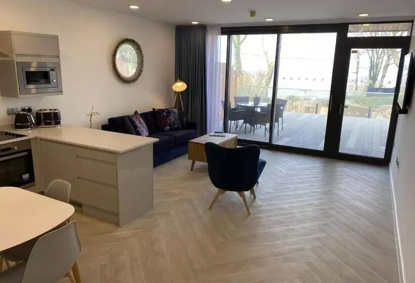 Отель Berry Head