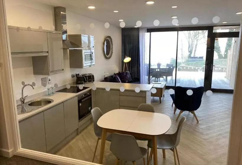 Отель Berry Head