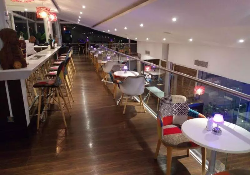 Cloud Hotel & Suites