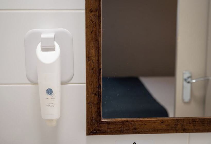 Hotel Cocked Hat By Greene King Inns