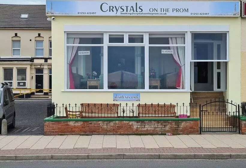 Hotelli Crystals On The Prom