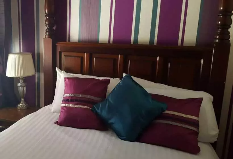 Hotelli Crystals On The Prom