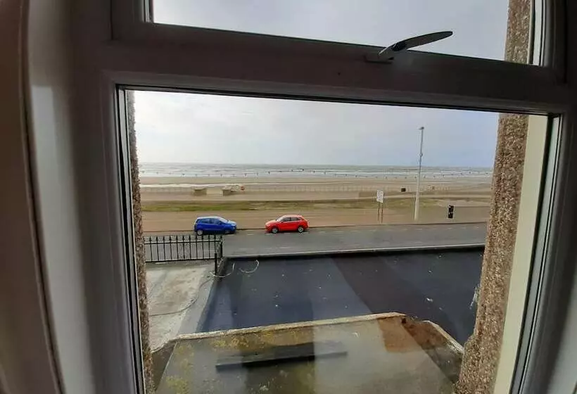 Hotelli Crystals On The Prom