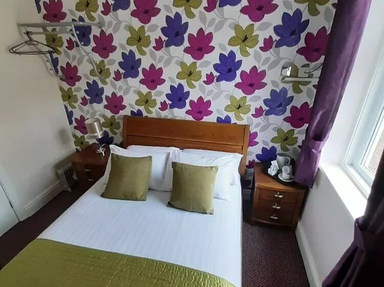 Hotelli Crystals On The Prom