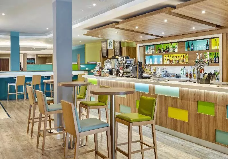 酒店 Holiday Inn Cardiff North M4