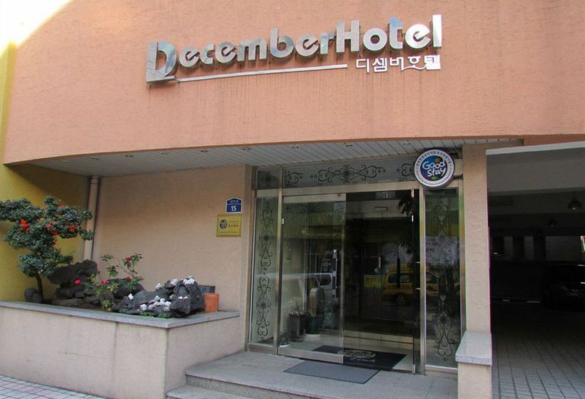 בית מלון כפרי December