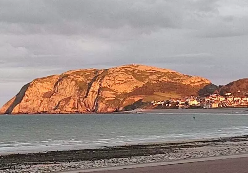 هتل The Trevone, Llandudno