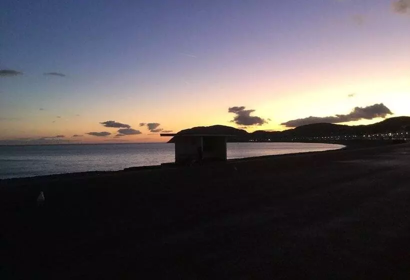 هتل The Trevone, Llandudno