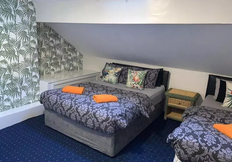 هتل Tropics Beach