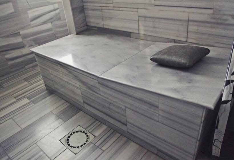 هتل Tskaltubo Plaza