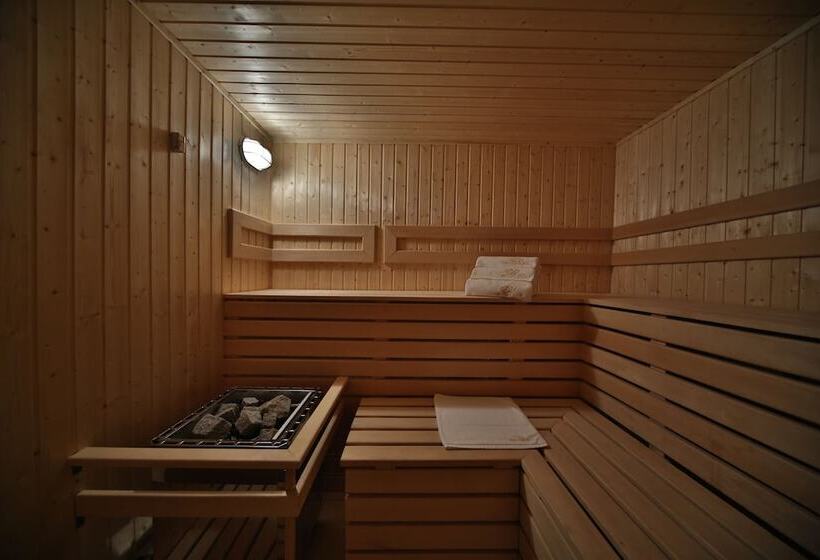 هتل Tskaltubo Plaza