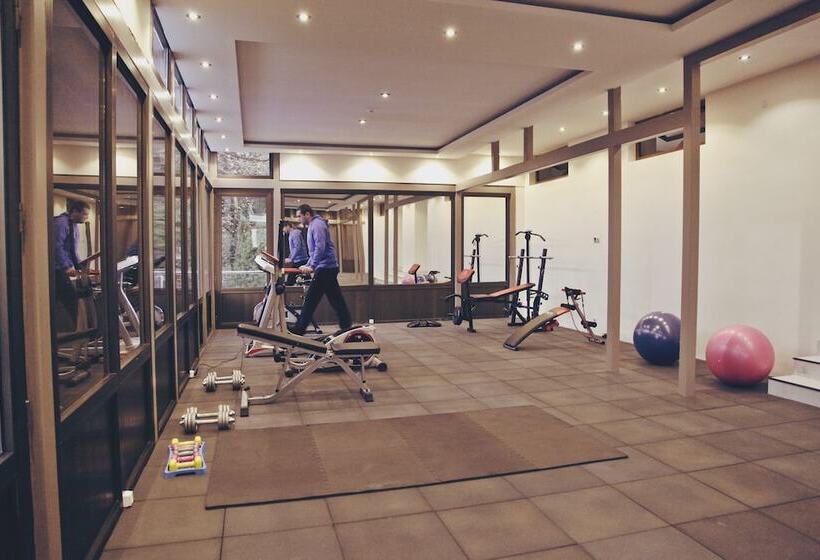 هتل Tskaltubo Plaza