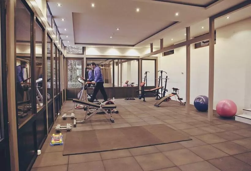 هتل Tskaltubo Plaza