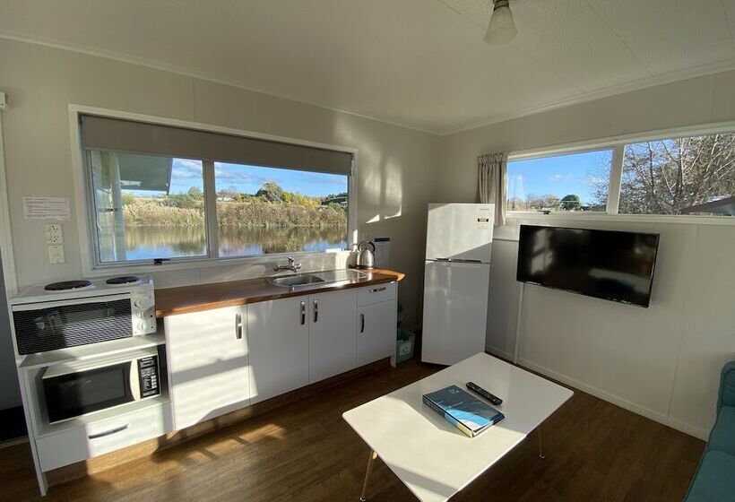 酒店 Whanganui River Top 10 Holiday Park