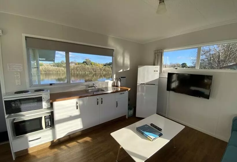 호텔 Whanganui River Top 10 Holiday Park