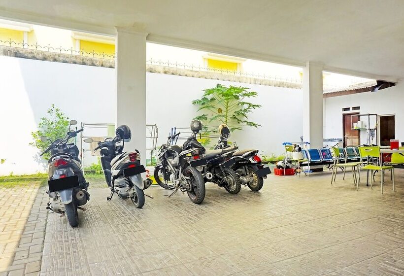 فندق Karawaci Taman Permata Tiga Mitra Reddoorz