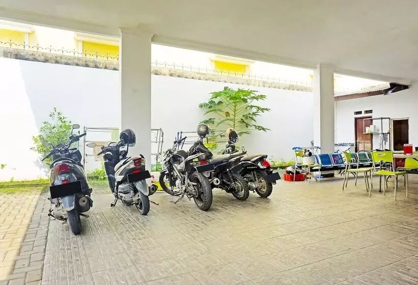 Hotelli Karawaci Taman Permata Tiga Mitra Reddoorz