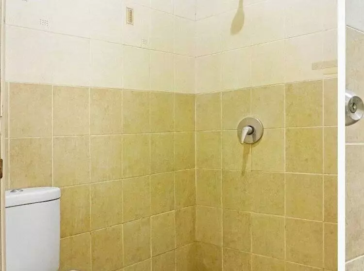 Hotelli Karawaci Taman Permata Tiga Mitra Reddoorz