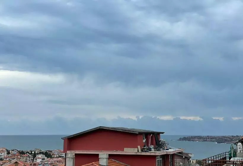 پانسیون Orange House