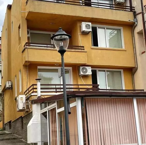 پانسیون Orange House
