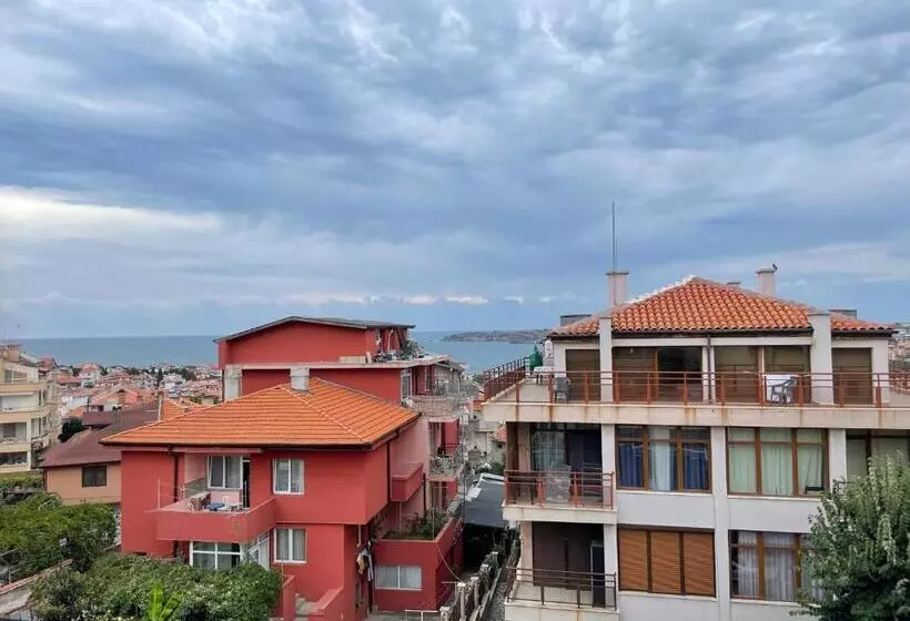 پانسیون Orange House