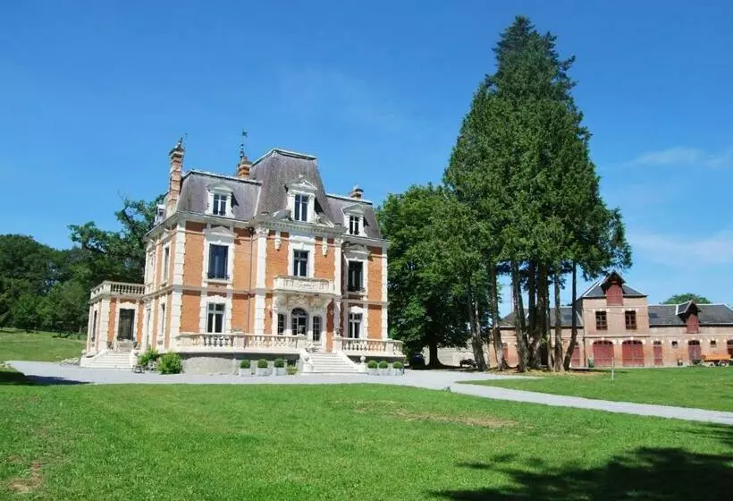ベッドアンドブレックファースト Chateau Sourliavoux, Appartement En Chambres D Hôtes