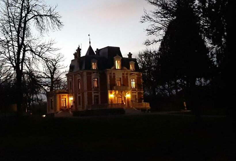 Bed and Breakfast Chateau Sourliavoux, Appartement En Chambres D Hôtes