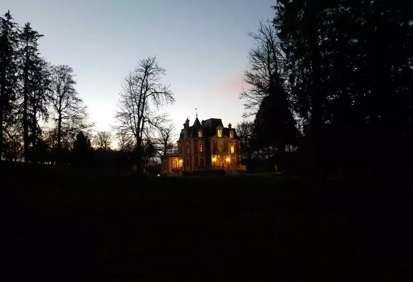 ベッドアンドブレックファースト Chateau Sourliavoux, Appartement En Chambres D Hôtes