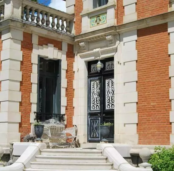 ベッドアンドブレックファースト Chateau Sourliavoux, Appartement En Chambres D Hôtes