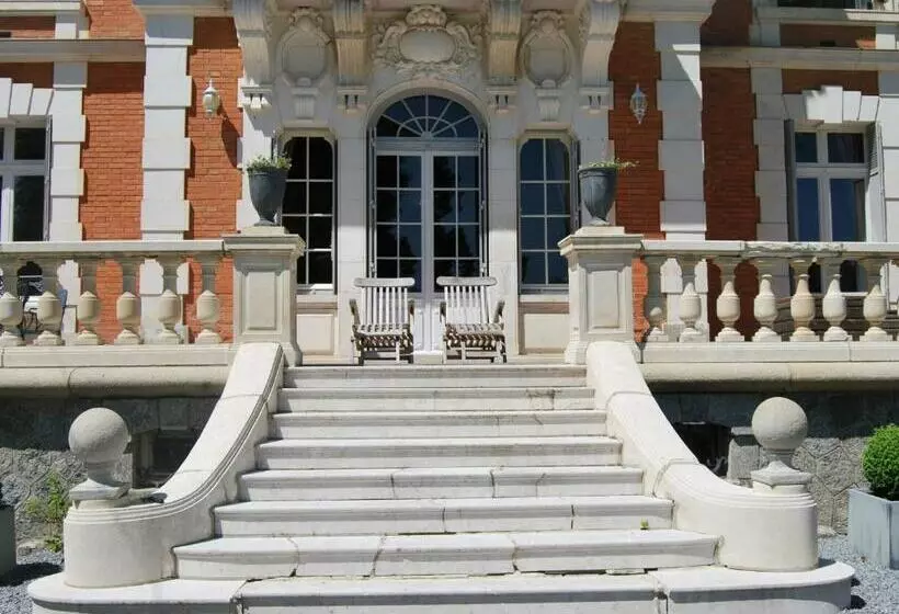 ベッドアンドブレックファースト Chateau Sourliavoux, Appartement En Chambres D Hôtes