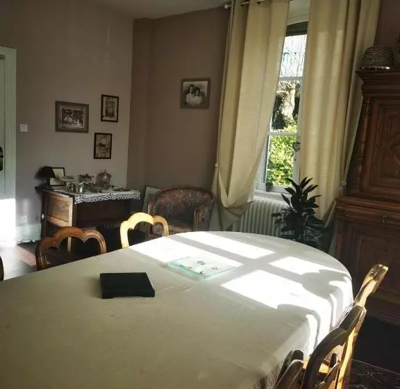 Aamiaismajoitus (B&B) Le Clos De La Borde, Chambre Bleue