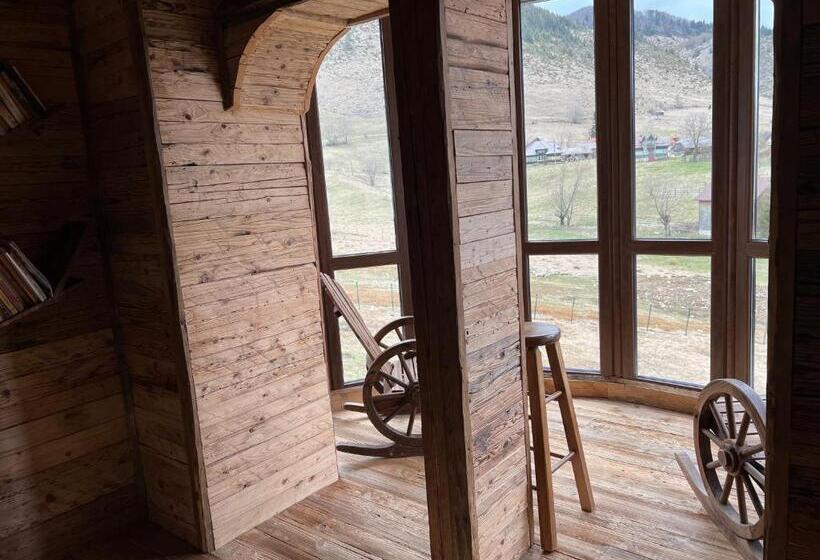 Domeniul Valea Lupilor  Pensiunea Valea Cu Struti