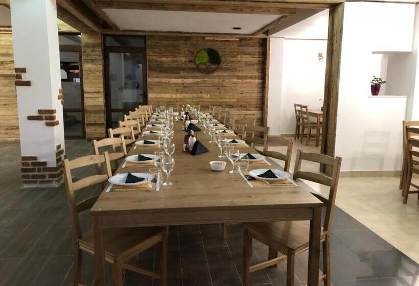 Domeniul Valea Lupilor  Pensiunea Valea Cu Struti