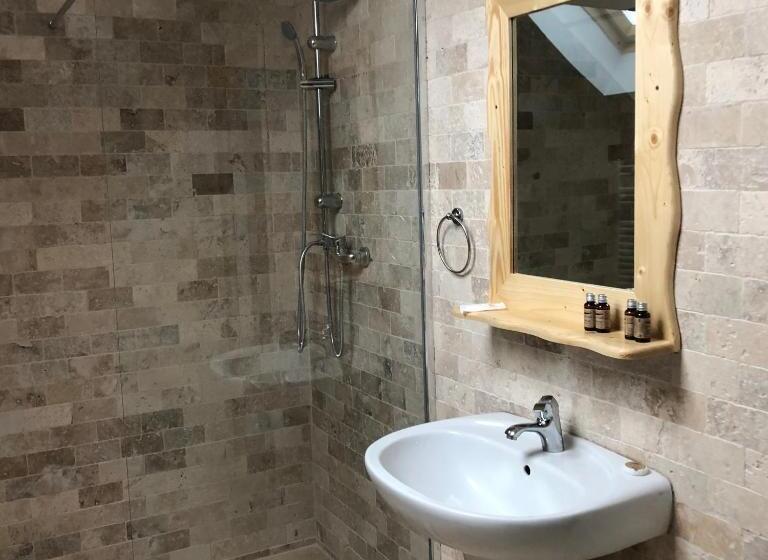 Domeniul Valea Lupilor  Pensiunea Valea Cu Struti