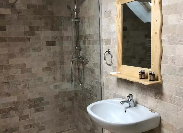 Domeniul Valea Lupilor  Pensiunea Valea Cu Struti