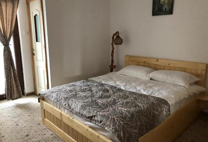 Domeniul Valea Lupilor  Pensiunea Valea Cu Struti