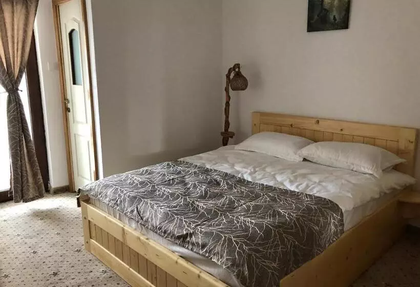 Domeniul Valea Lupilor  Pensiunea Valea Cu Struti