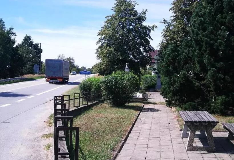 Retkeilymaja Ubytování Jeřábek