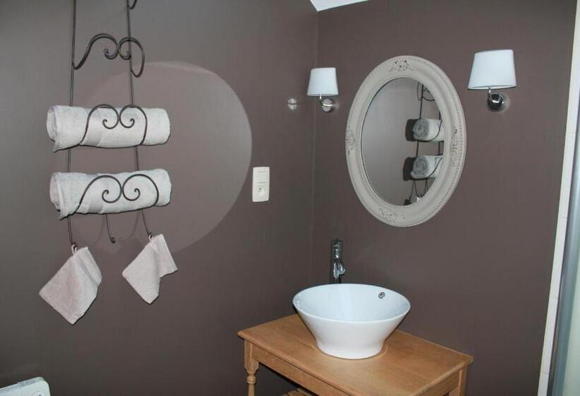 تختخواب و صبحانه A L Ombre Du Noyer