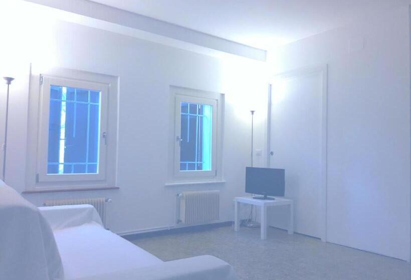 민박 Antico Borgo Leone