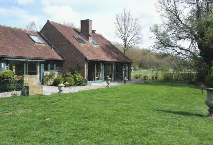 Aamiaismajoitus (B&B) Les Bovrieres