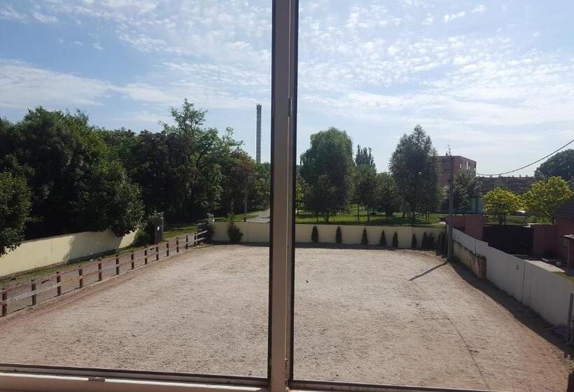 فندق Farm Stay Nh Stables