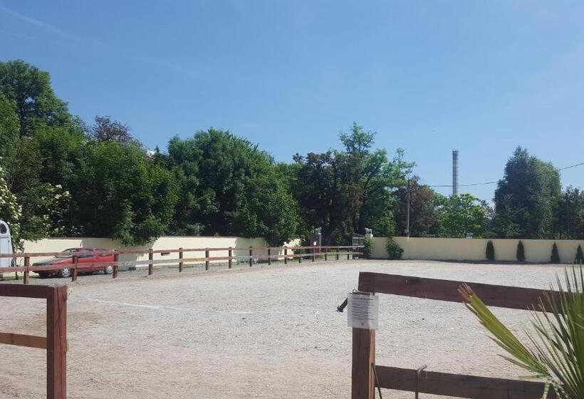 فندق Farm Stay Nh Stables